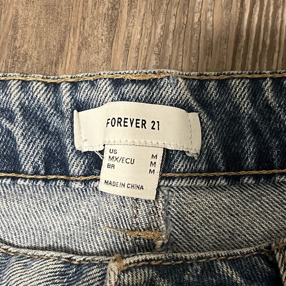 Women’s Ripped Denim Shorts - Picture 3 of 4